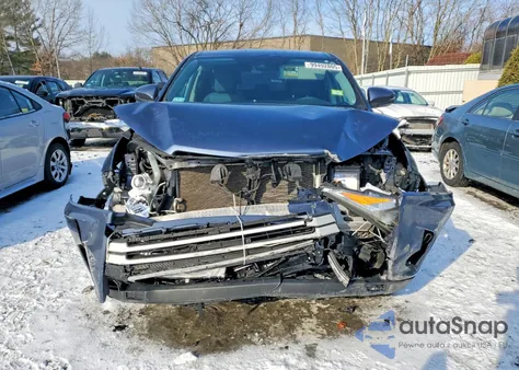 2018 Toyota Highlander Le z USA, uszkodzony, nr VIN 5TDBZRFH9JS888908